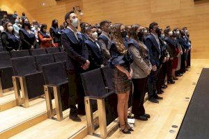 Prop de dos-cents alumnes participen en els actes de graduació dels àmbits de les humanitats i la comunicació de la Facultat de Ciències Humanes i Socials del curs 2020-2021 - (foto 2) Prop de dos-cents alumnes participen en els actes de graduació dels àmbits de les humanitats i la comunicació de la Facultat de Ciències Humanes i Socials del curs 2020-2021 - (foto 2)
