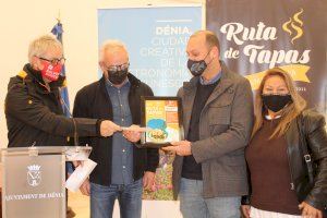 El restaurante Entrearomas recibe un premio especial por su “implicación, dedicación y compromiso” con la Ruta de Tapas de Dénia - (foto 11)