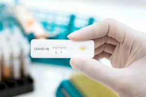 Solo el 3% de las farmacias españolas tienen existencias de test de antígenos