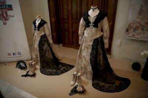 Las Reinas Falleras 2022 de Burriana desvelan los detalles de sus vestidos en la inauguración del 'manifest' - (foto 6)