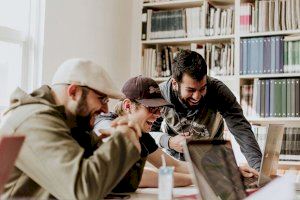 La Regidoria de Joventut estén els cursos formatius per a joves als pobles de València