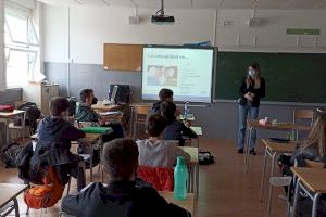 El IES de Foios acoge un taller para prevenir el abuso sexual y crear relaciones afectivo-sexuales sanas e igualitarias