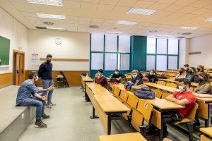 L’UJI organitza jornades formatives preparatòries per als possibles participants en la Lliga de Debat Universitària - (foto 2)