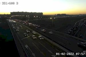 Cues quilomètriques en les principals vies d'entrada i eixida de València