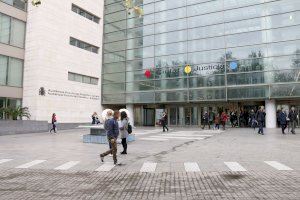 A judici per abusar sexualment d'una xica amb discapacitat a València