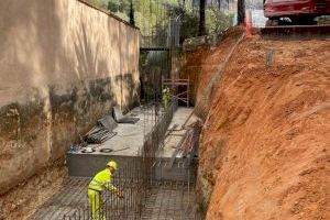 En marxa les obres de reposició del mur i l’adequació de l’entorn de la Casa de la Llum - (foto 3)