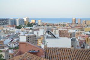 37 viviendas de Oropesa del Mar se suman a la energía renovable tras aprobar el Ayuntamiento la rebaja del IBI