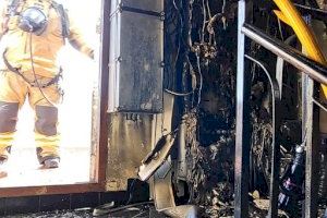 Incendi en la zona de comptadors d'una comunitat de veïns de Castelló