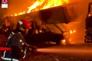 Controlat l'incendi a les instal·lacions de Reciplasa a Almassora - (foto 3)