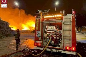 Controlat l'incendi a les instal·lacions de Reciplasa a Almassora - (foto 5)