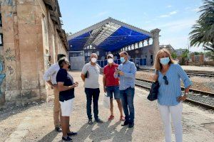 Compromís proposa passos a nivell com a pasos provisionals en els antics terrenys ferroviaris per a aconseguir la connectivitat amb el Parc del Port