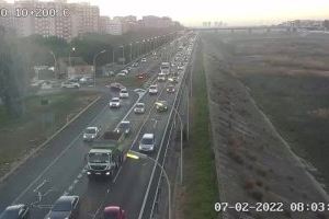 Més de 15 quilòmetres de retencions en les principals vies d'accés i eixida de València