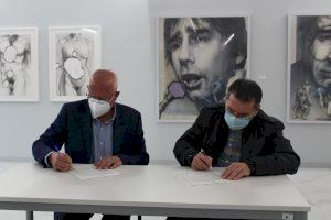 L’artista Joan Castejón dona a l’Ajuntament de Dénia el díptic ‘Cremant el blau’ dedicat a Ovidi Montllor - (foto 2)