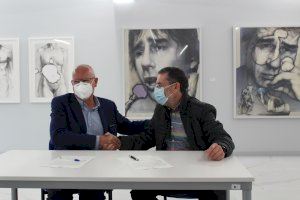 L’artista Joan Castejón dona a l’Ajuntament de Dénia el díptic ‘Cremant el blau’ dedicat a Ovidi Montllor - (foto 3)