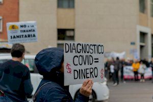La política valenciana s'indigna després de la protesta dels negacionistes a l'Hospital Doctor Peset