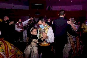 Gandia ja està en Falles: pregó, crida i ball faller - (foto 2)