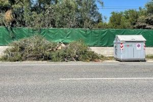 La Policía Local realiza 2.500 actuaciones en los dos últimos años para atajar los vertidos ilegales en el Camp d’Elx La Policía Local realiza 2.500 actuaciones en los dos últimos años para atajar los vertidos ilegales en el Camp d’Elx