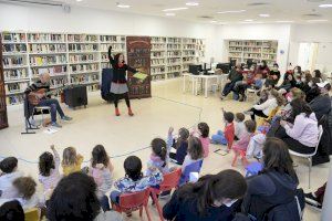 Comença la nova temporada de ‘Colla de Lletres’ a la Biblioteca Pública de Paiporta - (foto 2)