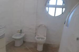 La mescla del brutalisme soviètic, les cases hobbit i l'art de Gaudí es ven a Alcalà de Xivert - (foto 9)