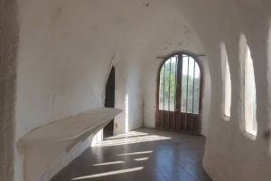 La mescla del brutalisme soviètic, les cases hobbit i l'art de Gaudí es ven a Alcalà de Xivert - (foto 4)