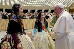 El Papa Francesc rep les Falleres Majors de València al Vaticà
