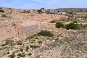 Troben els cadàvers d'una parella lligats de mans i enterrats en un barranc d'Elx