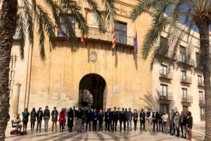 Elche, de luto por el crimen del parricida que ha asesinado a sus padres y hermana