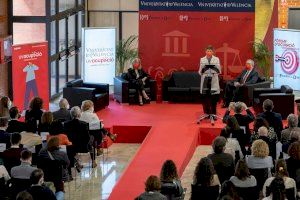 Talento universitario al alcance de una treintena de empresas y entidades en el Foro de Empleo y Emprendimiento de la Facultat de Dret - (foto 2)