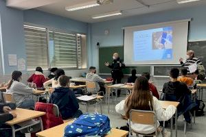 La Policía Local de Alcalà-Alcossebre apuesta por la mediación para prevenir conflictos en las aulas La Policía Local de Alcalà-Alcossebre apuesta por la mediación para prevenir conflictos en las aulas