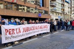 Los profesionales del transporte se manifiestan en Valencia por la jubilación a los 60 años Los profesionales del transporte se manifiestan en Valencia por la jubilación a los 60 años