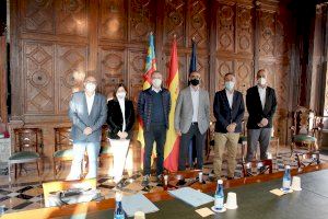 La Generalitat Valenciana estudia acciones para impulsar la cadena de valor de la fotónica integrada en la Comunitat