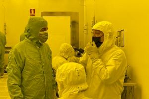 Mazón pide una moratoria y un nuevo modelo de contrato para salvar los puestos de trabajo de 2.000 jóvenes investigadores en la Comunitat Valenciana - (foto 2) Mazón pide una moratoria y un nuevo modelo de contrato para salvar los puestos de trabajo de 2.000 jóvenes investigadores en la Comunitat Valenciana - (foto 2)