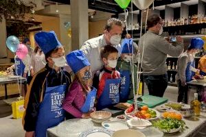 Un taller de cuina amb estrela Michelin: 16 minichefs de Down València i Castelló aprenen amb cinc grans xefs de València - (foto 7)