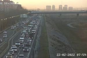 20 quilòmetres de trànsit congestionat a les entrades a València aquest dimarts
