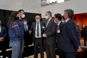 Felip VI visita L'Alqueria del Basket i les obres del Casal Espanya Arena de València