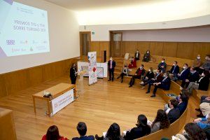 El lliurament dels premis de la Càtedra d'Estudis ‘Pedro Zaragoza Orts’ evidencia la gran diversitat i qualitat dels estudis sobre Turisme - (foto 3)