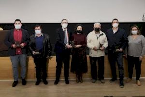 Almassora premia a ‘El Suret’, APTA, Federació de Bous, Gustavo Traver i Emergències en les V Jornades del Bou - (foto 2) Almassora premia a ‘El Suret’, APTA, Federació de Bous, Gustavo Traver i Emergències en les V Jornades del Bou - (foto 2)