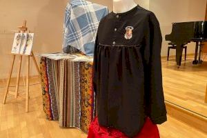 La Falla de la Plaça recupera la tradicional Blussó negre com a indumentària oficial de la comissió - (foto 2) La Falla de la Plaça recupera la tradicional Blussó negre com a indumentària oficial de la comissió - (foto 2)