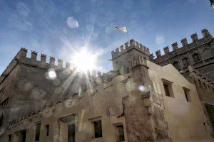 Protecció Ciutadana coordina la protecció del patrimoni històric amb les comissions falleres de l'entorn de la Llotja Protecció Ciutadana coordina la protecció del patrimoni històric amb les comissions falleres de l'entorn de la Llotja