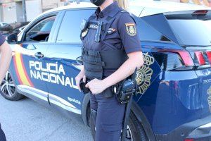 Huye desnuda en Valencia tras ser agredida y perseguida por su pareja con un machete en la mano