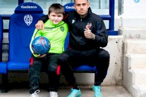 Artur, el xiquet que va passar de la guerra a realitzar la treta d'honor en el Ciutat de València - (foto 2)