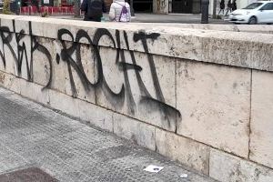 Cs insta a la concejala Tello a retirar las pintadas en la estatua de San José donde las Falleras Mayores harán la Ofrenda el próximo sábado - (foto 2)