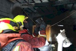 Arde un almacén con monumentos falleros en Alberic - (foto 3) Arde un almacén con monumentos falleros en Alberic - (foto 3)