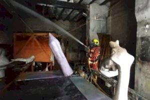 Arde un almacén con monumentos falleros en Alberic Arde un almacén con monumentos falleros en Alberic