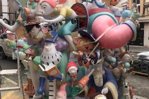 Malvarrosa traslada su Falla Infantil para protegerla del fuerte viento