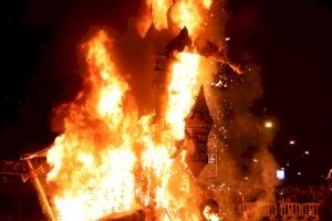 La ‘cremà’ pone el punto final a unas Fallas de Benidorm que se despiden hasta el año que viene