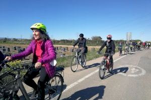Ecologistes organitzen una marxa perquè més persones s'animen a usar la bici com a mitjà de transport - (foto 3)