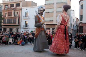El Aplec de Gegants i Cabuts centra la actividad cultural en Burriana