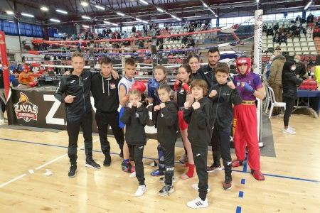 El Club Esportiu Yoko-Kan d'Almussafes arrasa en l'autonòmic de kick-boxing