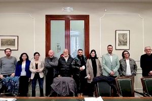 Marina Puche se convierte en la primera mujer en firmar la falla grande de la Plaza del Ayuntamiento de Valencia
